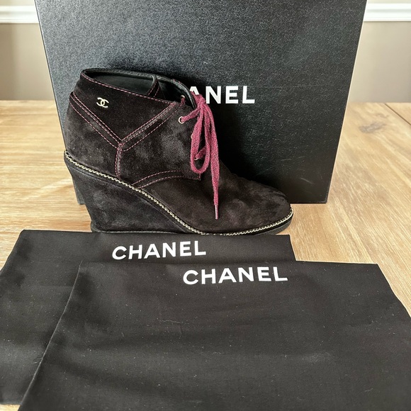 CHANEL Suede Wedge Booties CC Chain size 41 - Picture 9 of 12